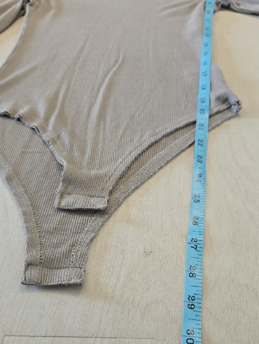 T41 POL Ribbed Bodysuit Tan Sz Md Snap Closure Stretch Full Booty Round Neck - Picture 8 of 11